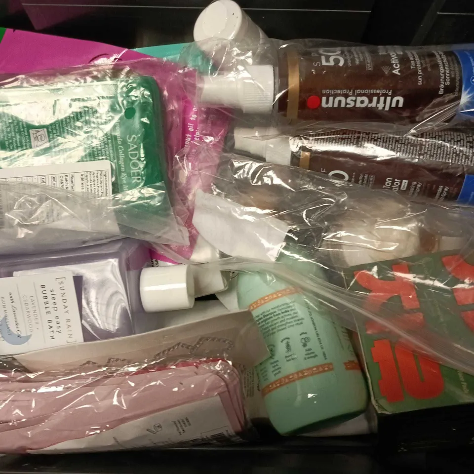 APPROXIMATELY 15 ASSORTED HEALTH & BEAUTY PRODUCTS TO INCLUDE OPI NAIL ENVY, SLEEP EASY BUBBLE BATH, ADVANCED CREPE CORRECTING CREAM, ETC