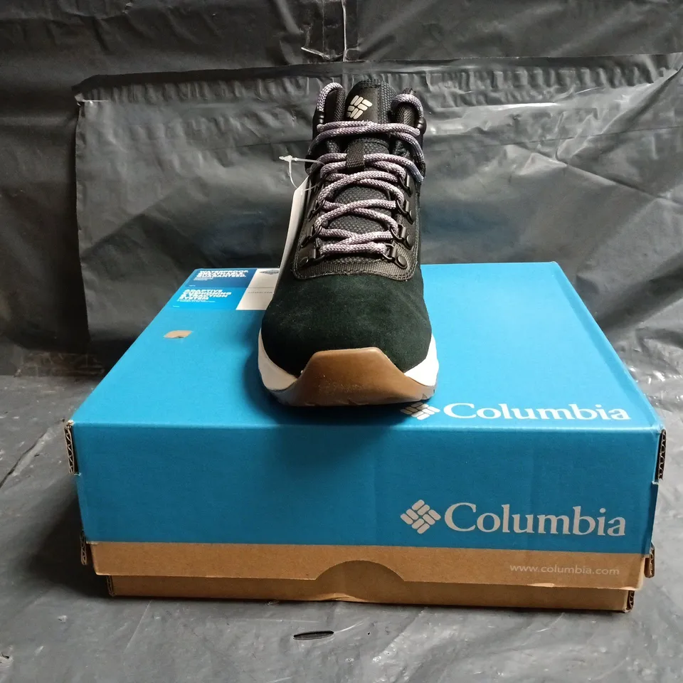 BOXED PAIR OF COLUMBIA NEWTON WANDERER SHOES IN BLACK/GRANITE/PURPLE SIZE UK 5
