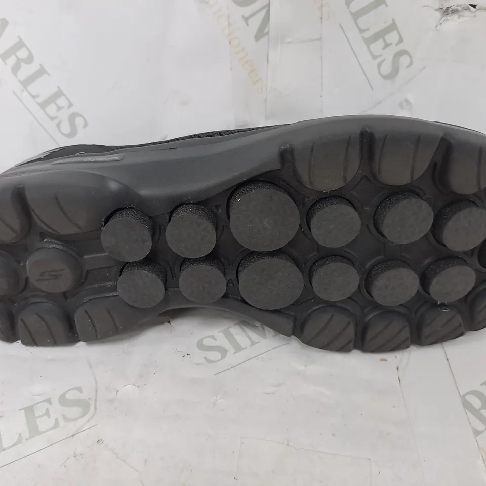 SKECHERS GO WALK 6, BLACK , UK SIZE 6