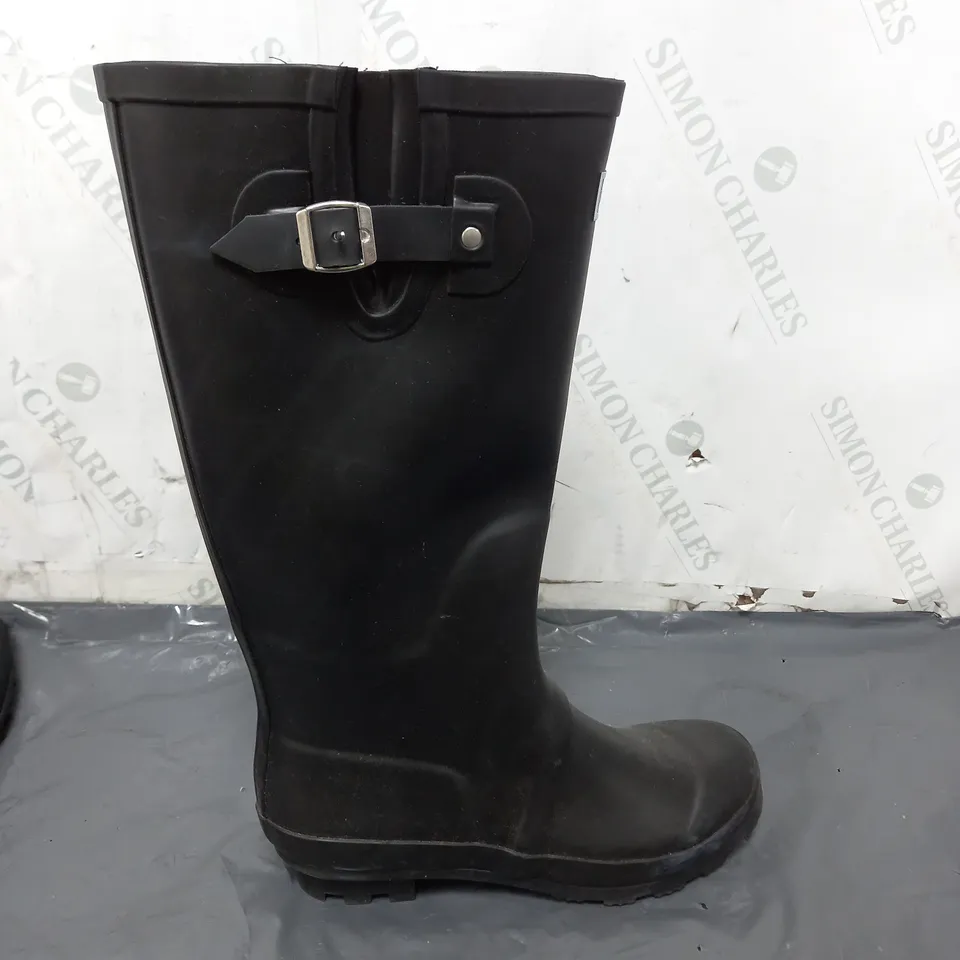 PAIR OF KANGOL HIGH RISE BLACK WELLINGTON BOOTS - 5