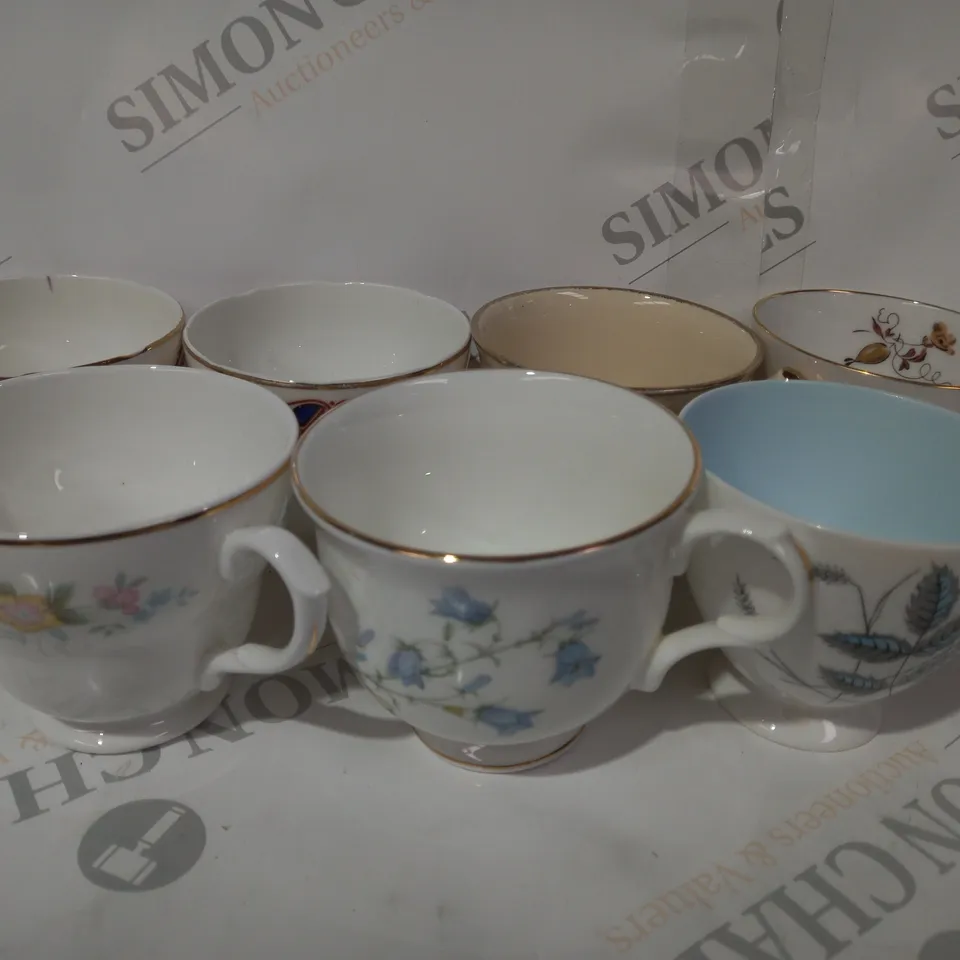 BOXED UNBRANDED ASSORTMENT OF PORCELAIN TEACUPS