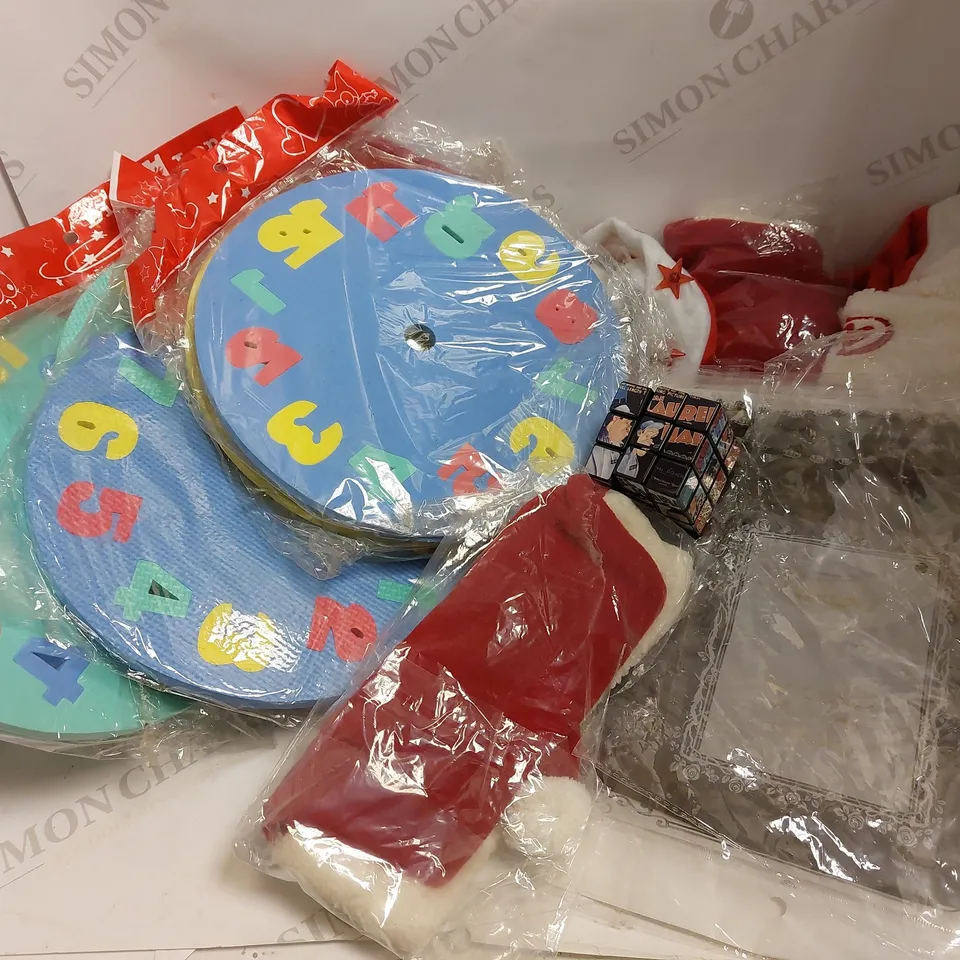 LOT OF APPROX. 10 ITEMS INCLUDING CHRISTMAS HARS, CHILD FOAM TOYS, RUBIC CUBE
