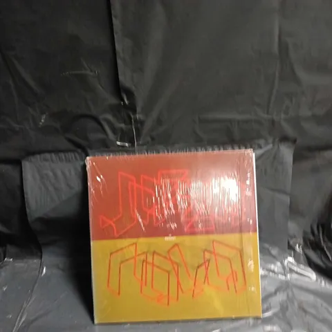 BOX OF APPROXIMATELY 25 ASSORTED VINYLS INCLUDING:70S HITS AND IN BETWEEN