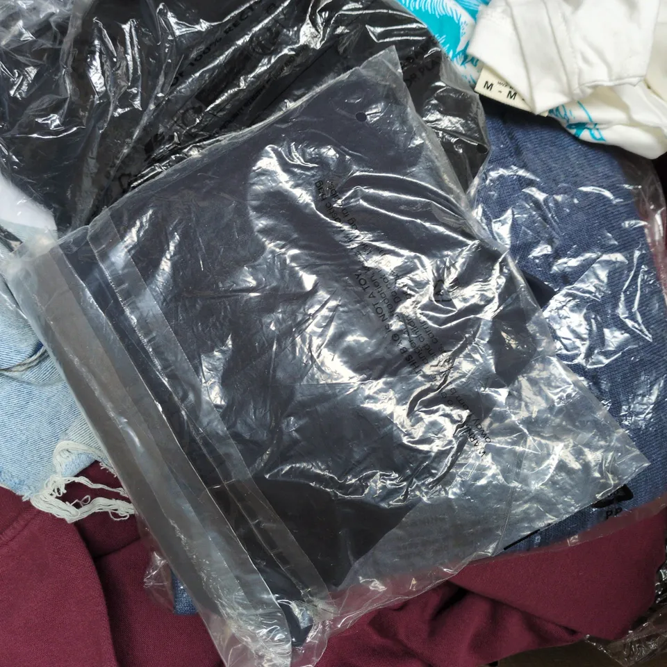 APPROXIMATELY 20 ASSORTED CLOTHING AND FASHION PRODUCTS IN VARIOUS STYLES AND SIZES - COLLECTION ONLY