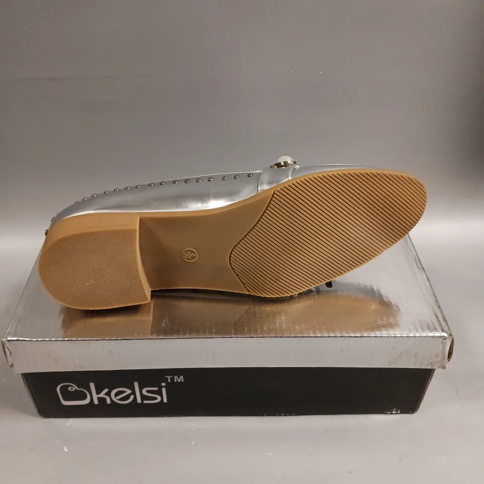 BOXED PAIR OF KELSI SLIP ON LOW HEEL SHOES IN SILVER - 6