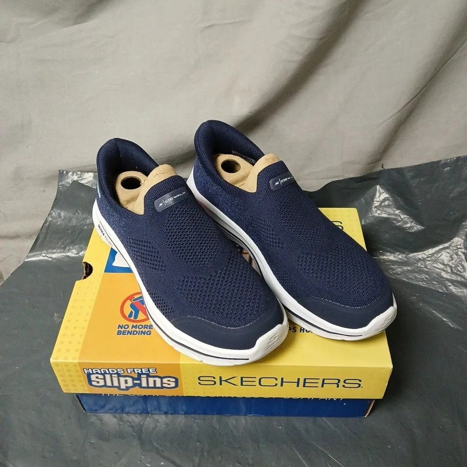 SKECHERS GO WALK NOVA NAVY SIZE 3.5 BOXED