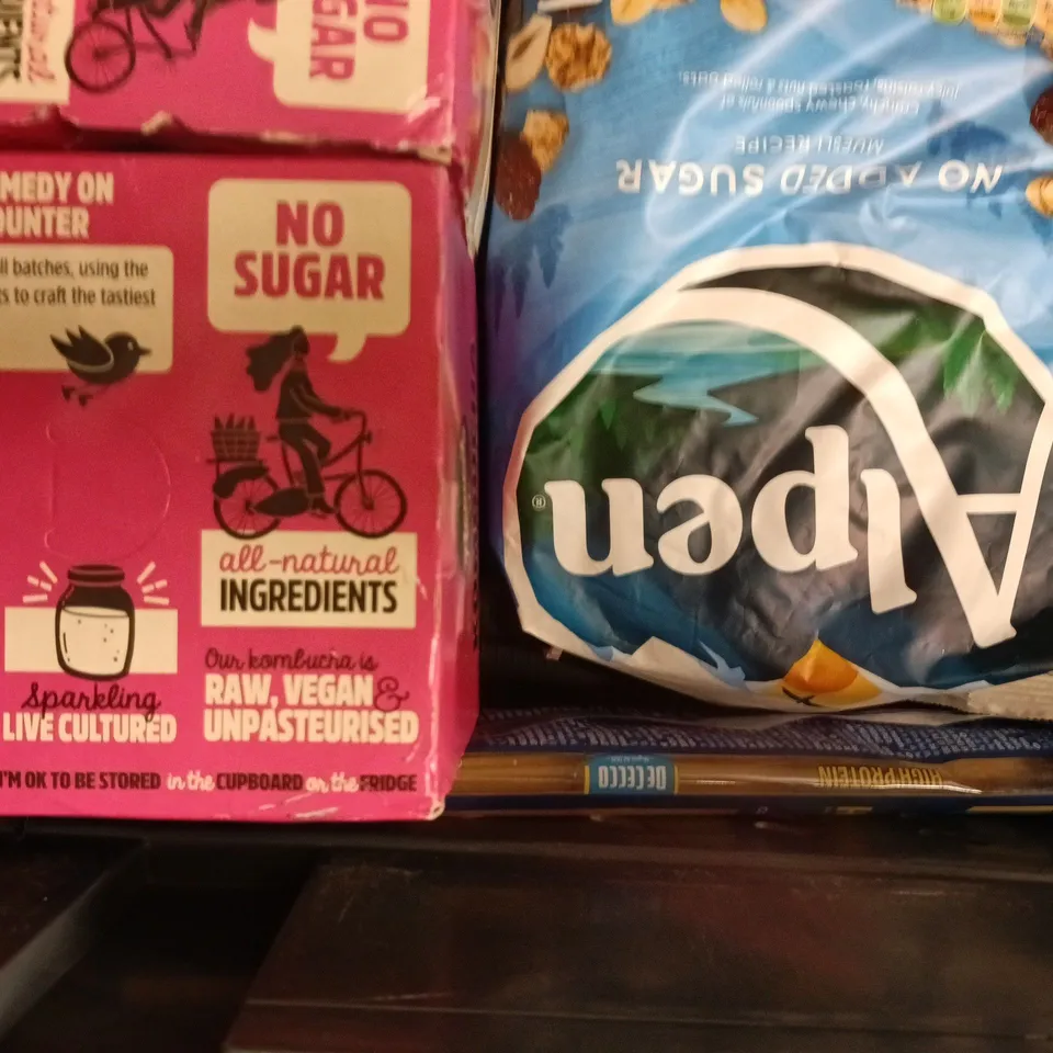 APPROXIMATELY 8 ASSORTED FOOD AND DRINK ITEMS TO INCLUDE SOBA NOODLES, LOKUM BULGARIAN DELIGHT, TANGO AU VODKA, ETC