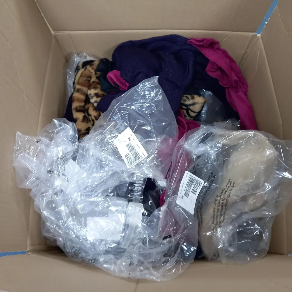 LARGE QUANTITY OF ASSORTED CLOTHING ITEMS TO INCLUDE PANTS, TOPS, DRESSES, ETC