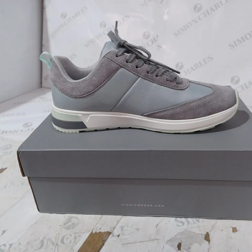 BOXED VIONIC TRAINERS IN GREY SIZE 7