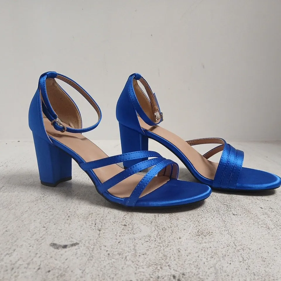 BOXED PAIR OF UNBRANDED OPEN TOE BLOCK HEELS IN SAPPHIRE BLUE SIZE EU 40