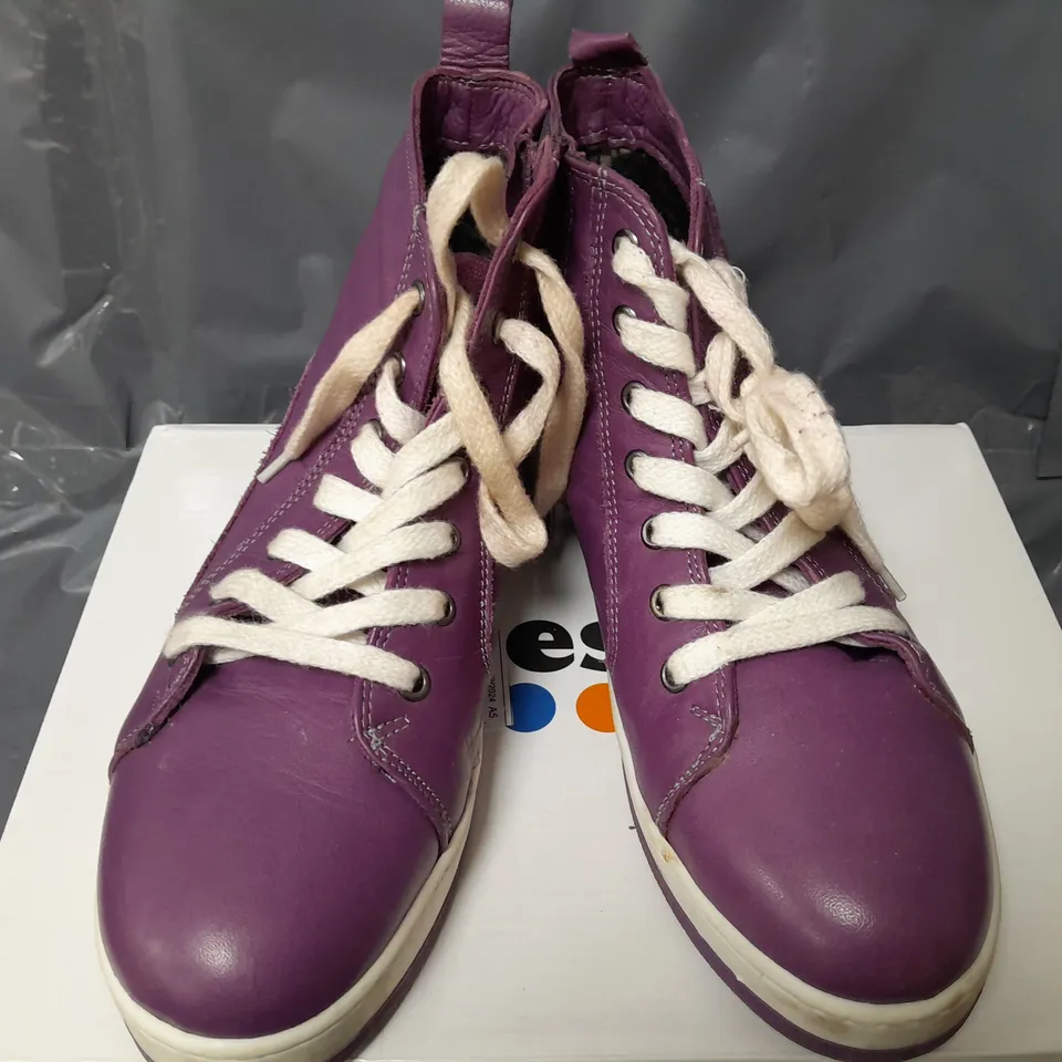 BOXED ADESSO LEATHER HIGH TOP TRAINERS IN PURPLE - SIZE 39