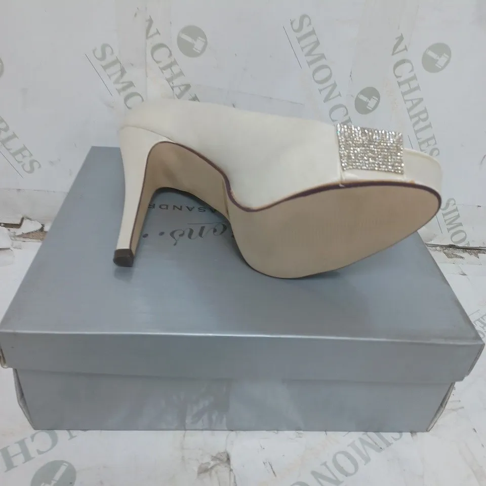 LOT OF 12 OCCASIONS BY CASANDRA LADIES SHOES