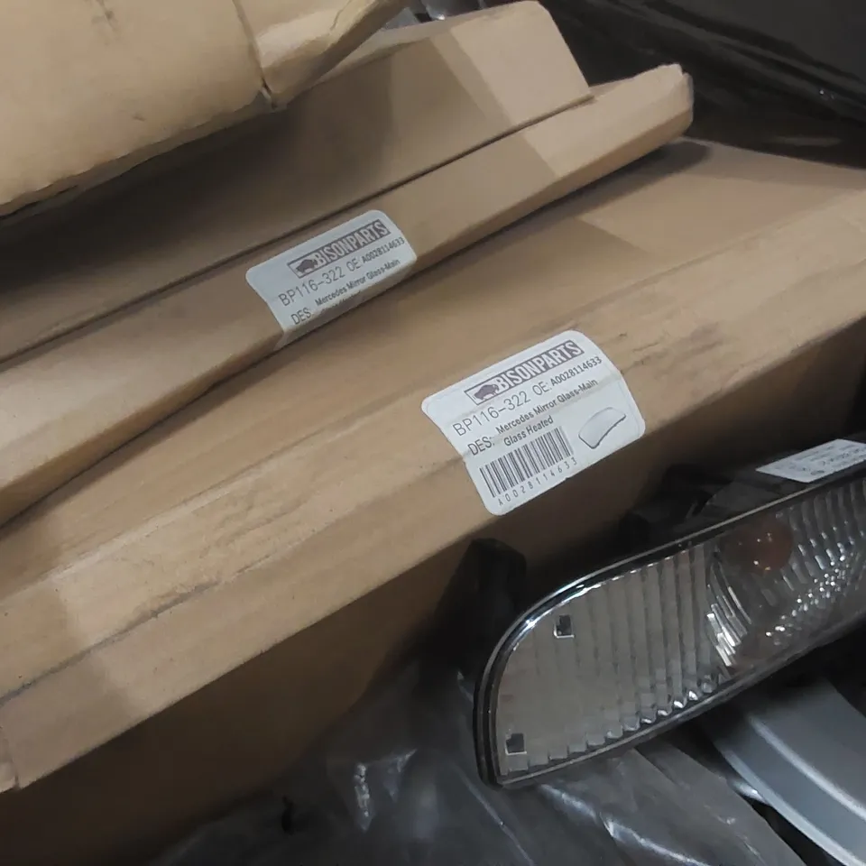 PALLET CONTAINING A LARGE QUANTITY OF ASSORTED CAR PARTS INCLUDING: HEADLIGHTS, MERCEDES-BENZ MIRROR GLASS ECT