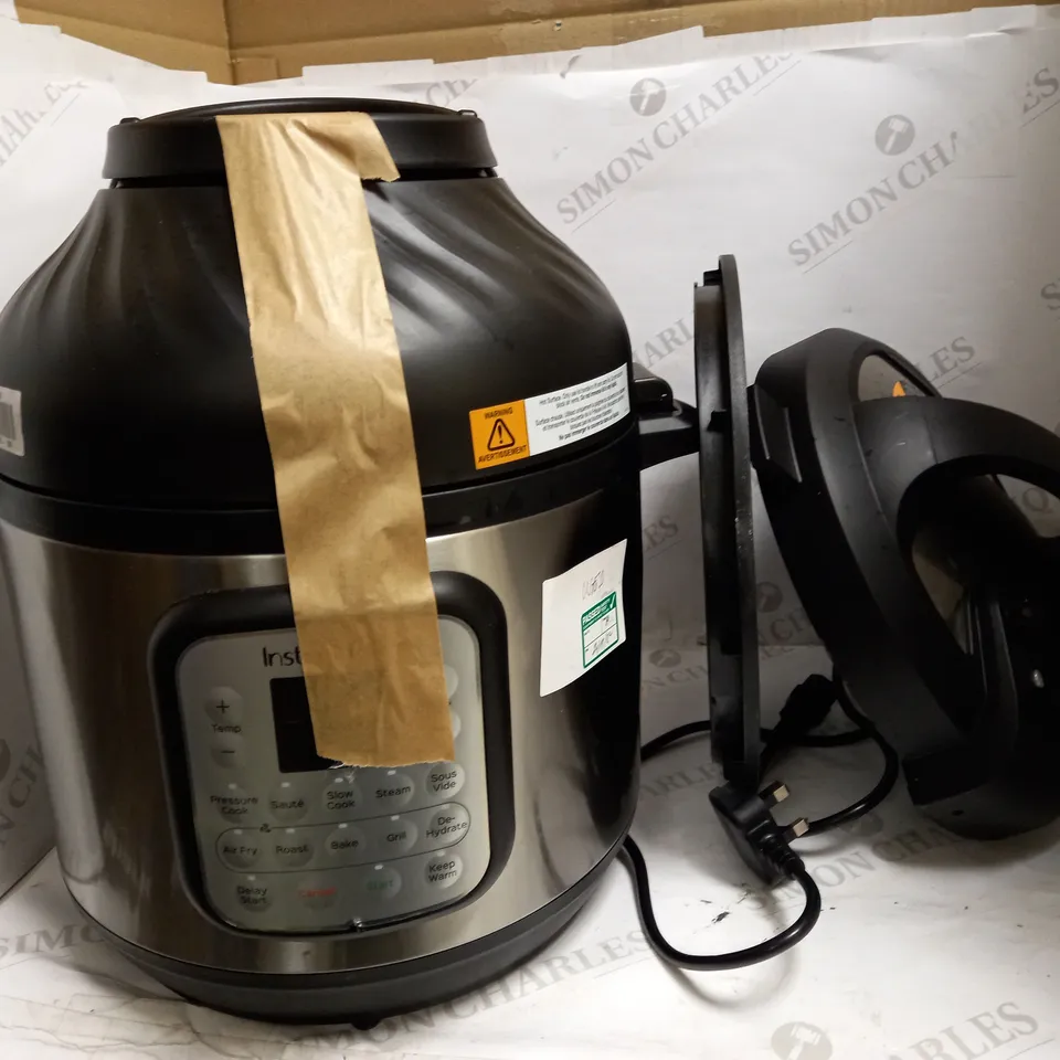 INSTANT POT PRESSURE COOKER/AIR FRYER