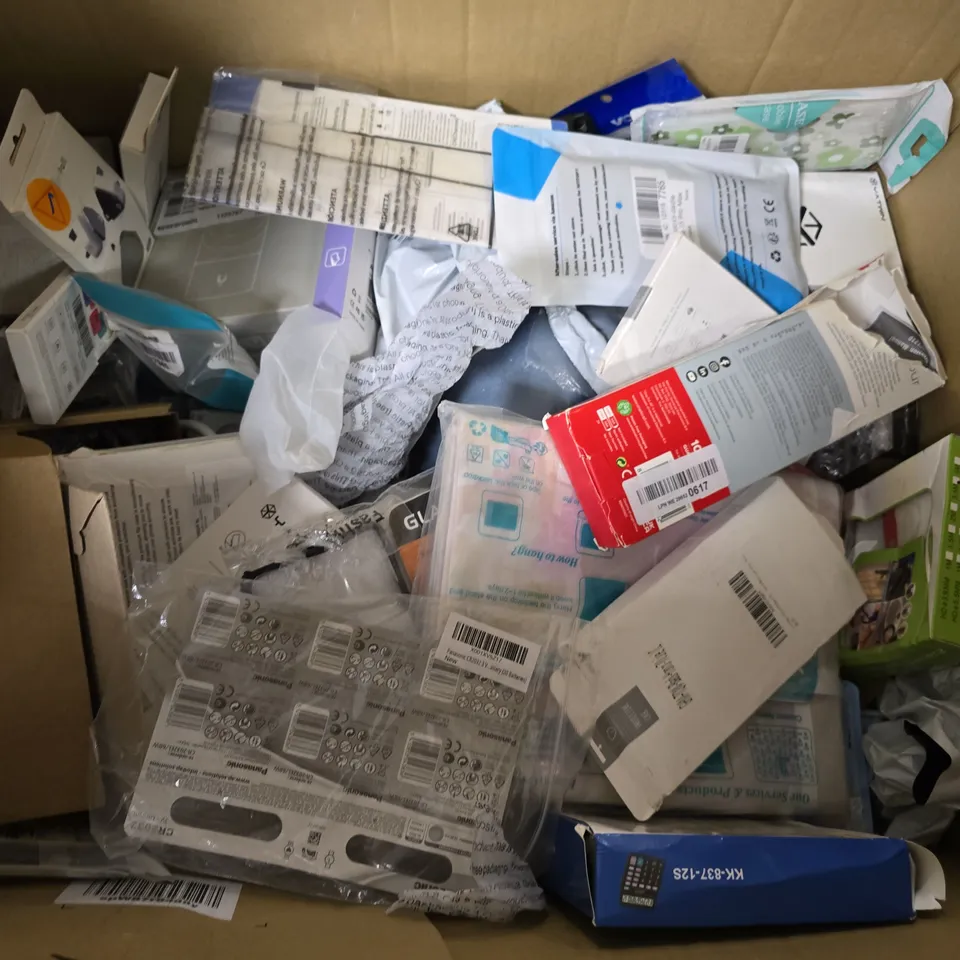 BOX OF APPROXIMATELY 20 ASSORTED BROKEN ITEMS TO INCLUDE - ONE FOR ALL , 2 USB PORT PLUG , JETECH CELLPHONE CASE ETC