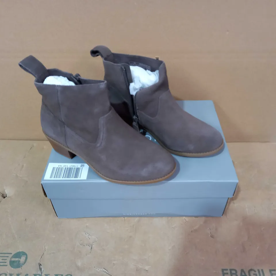 BOXED PAIR OF VIONIC BOOTS - SIZE 4