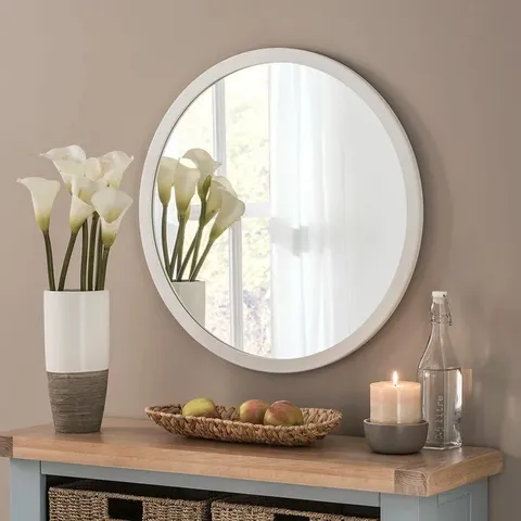 BOXED TAMWORTH ROUND WOOD FRAMED WALL MOUNTED ACCENT MIRROR