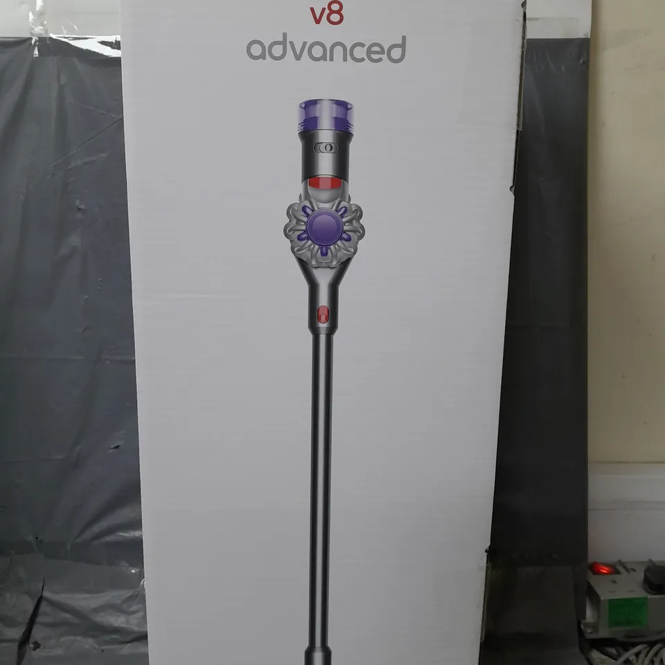 DYSON V8™ ADVANCED CORDLESS VACUUM CLEANER