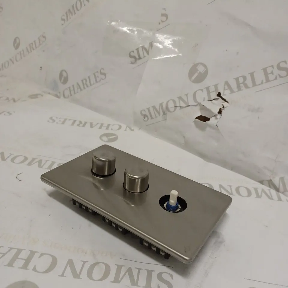 3 BUTTONED LIGHT SWITCH