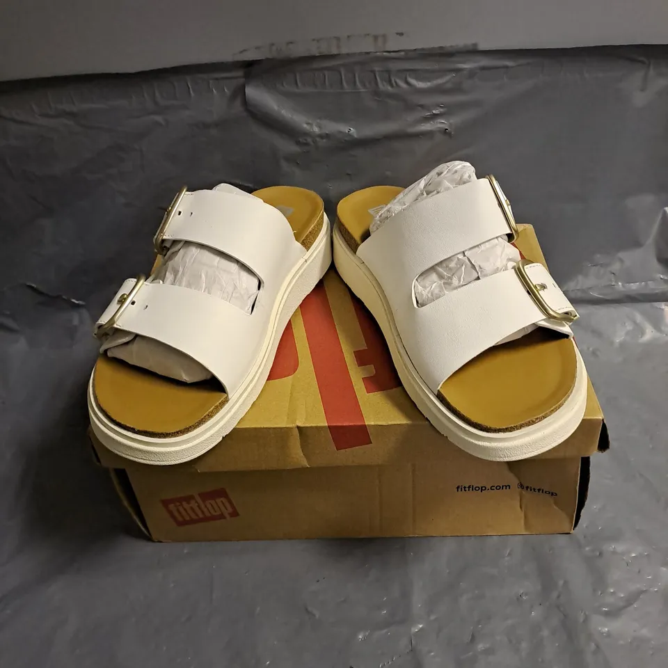 BOXED PAIR OF FITFLOP GEN FF BUCKLE TWO BAR LEATHER SLIDES IN URBAN WHITE SIZE UK 5