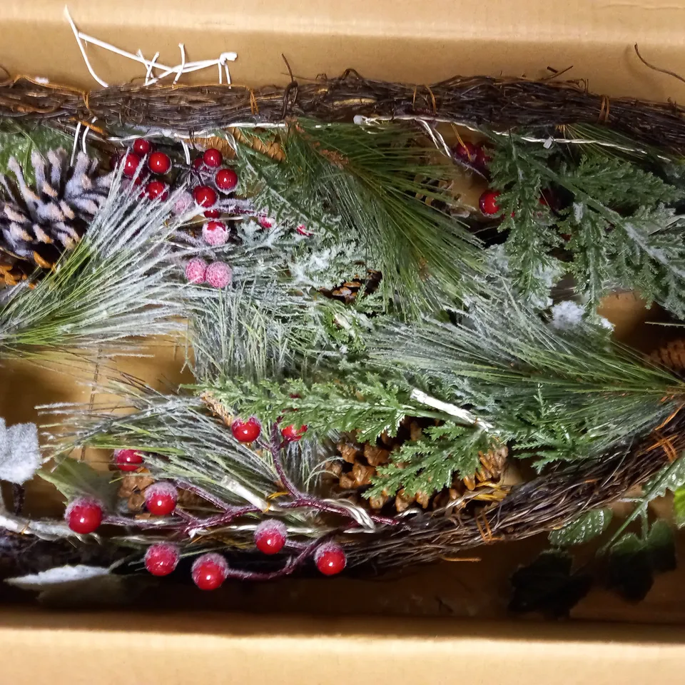 IVY AND PINECONE 6-FOOT PRE-LIT CHRISTMAS GARLAND WITH BERRIES RRP £29.99