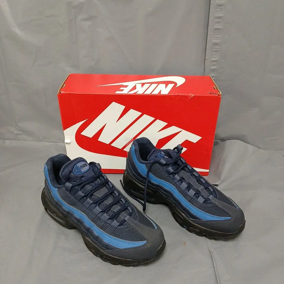 BOXED PAIR OF NIKE AIR MAX 95 BLACK/BLUE UK 6