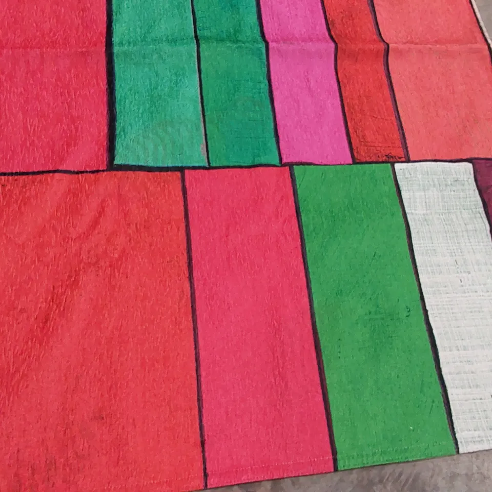 GIDDEON GEOMETRIC MACHINE WOVEN AREA RUG // 200 X 140CM