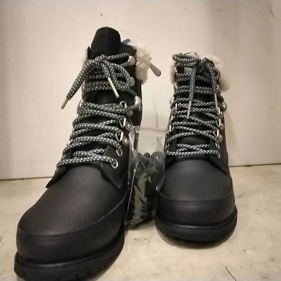 BOXED UNISEX EMU AUSTRALIA OKAB BOOTS , 4 PAIR BLACK  SIZE 3 