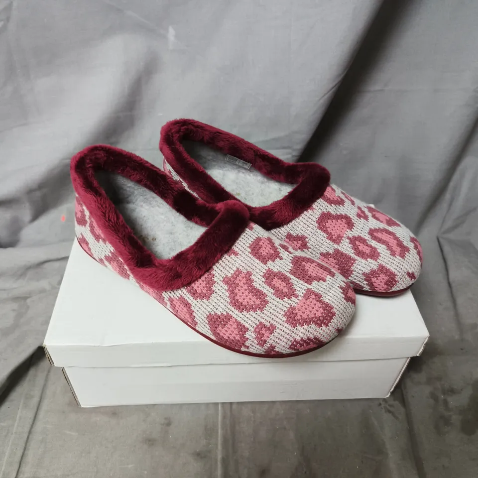 LOTUS LADIES' HEART-PATTERN SLIPPERS WITH BURGUNDY FUR TRIM SIZE EU 39