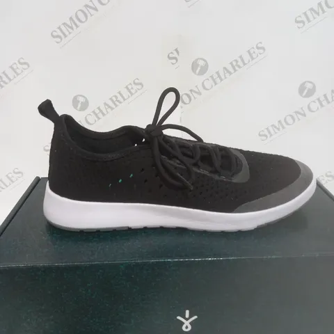 BOXED PAIR OF EMU AUSTRALIA BLACK SLIP ON TRAINER SIZE 6