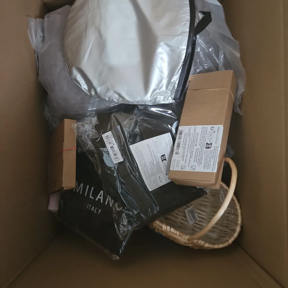 BOX OF APPROX 15 HOUSEHOLD ITEMS TO INCLUDE MILANO ITALLY BAGS, DUVET COVER , ETC
