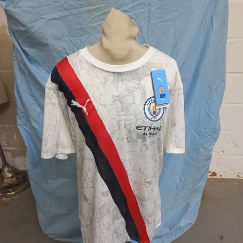 MANCHESTER CITY FC JERSEY REPLICA – PUMA MEN’S JERSEY, WHITE WITH DIAGONAL RED/BLACK SASH UK L (US L)