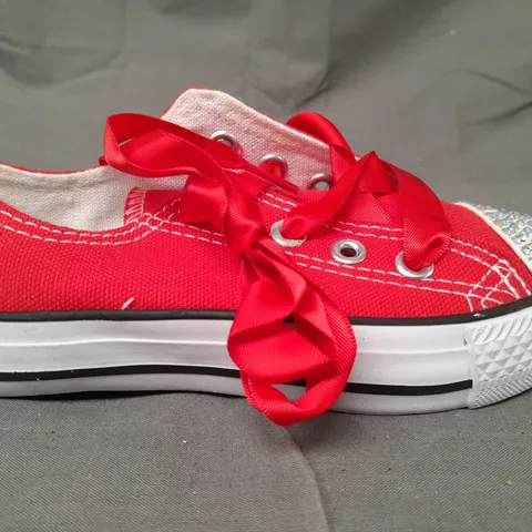BOX OF APPROXIMATELY 20 BOXED PAIRS OF DESIGNER SHOES IN RED W. JEWEL EFFECT - VARIOUS SIZES