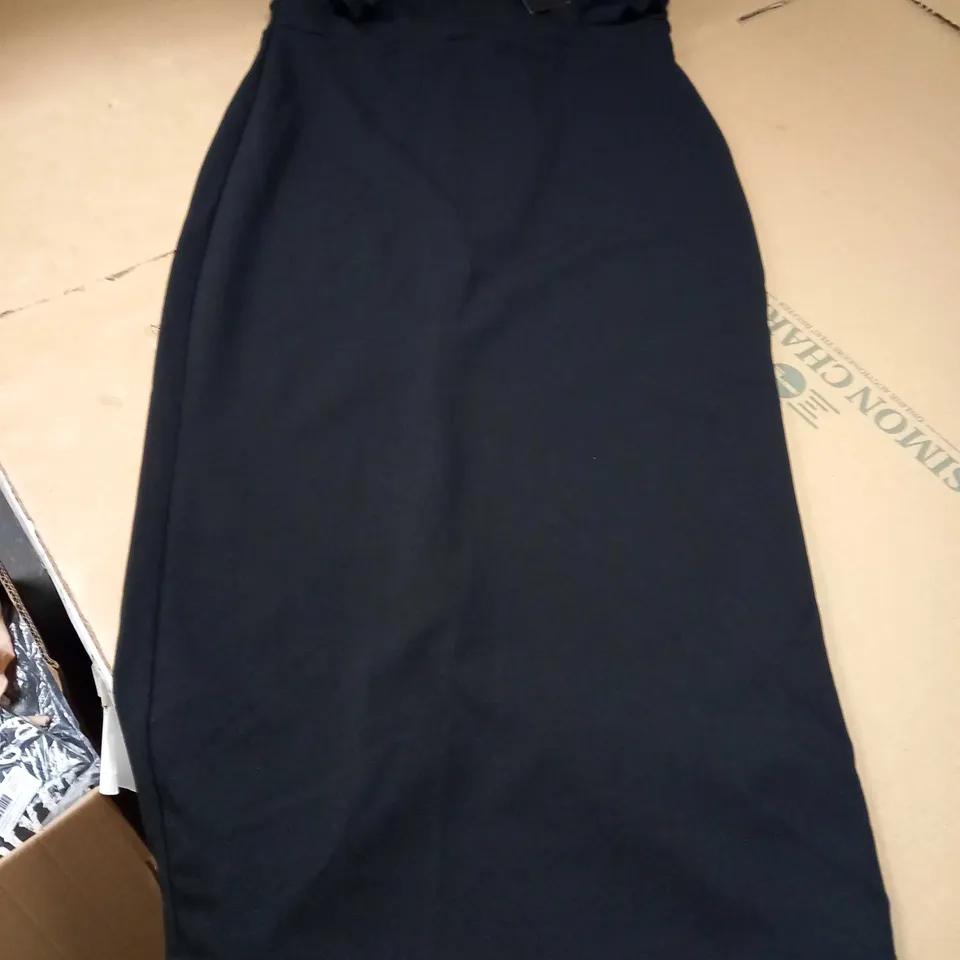 BOOHOO BLACK RUFFLE V NECK MIDI BODYCON DRESS - SIZE 10