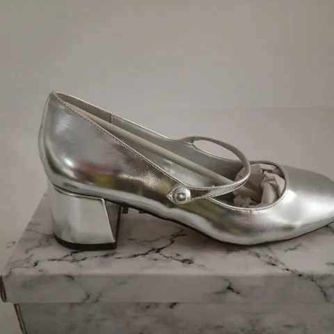 XY LONDON SILVER METALLIC WOMENS SHOES UK 6 BOXED
