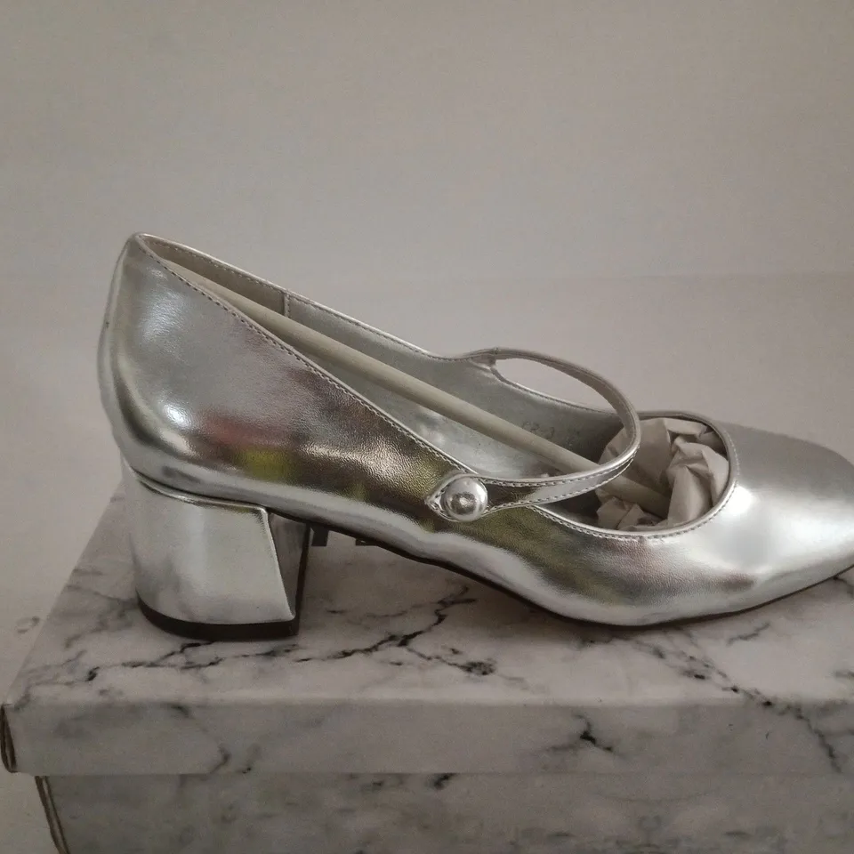 XY LONDON SILVER METALLIC WOMENS SHOES UK 6 BOXED