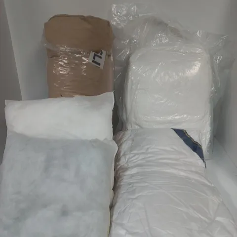 LOT OF ASSORTED HOME FABRIC ITEMS TO INCLUDE TOWELS, PILLOWS AND CUSHION PADS