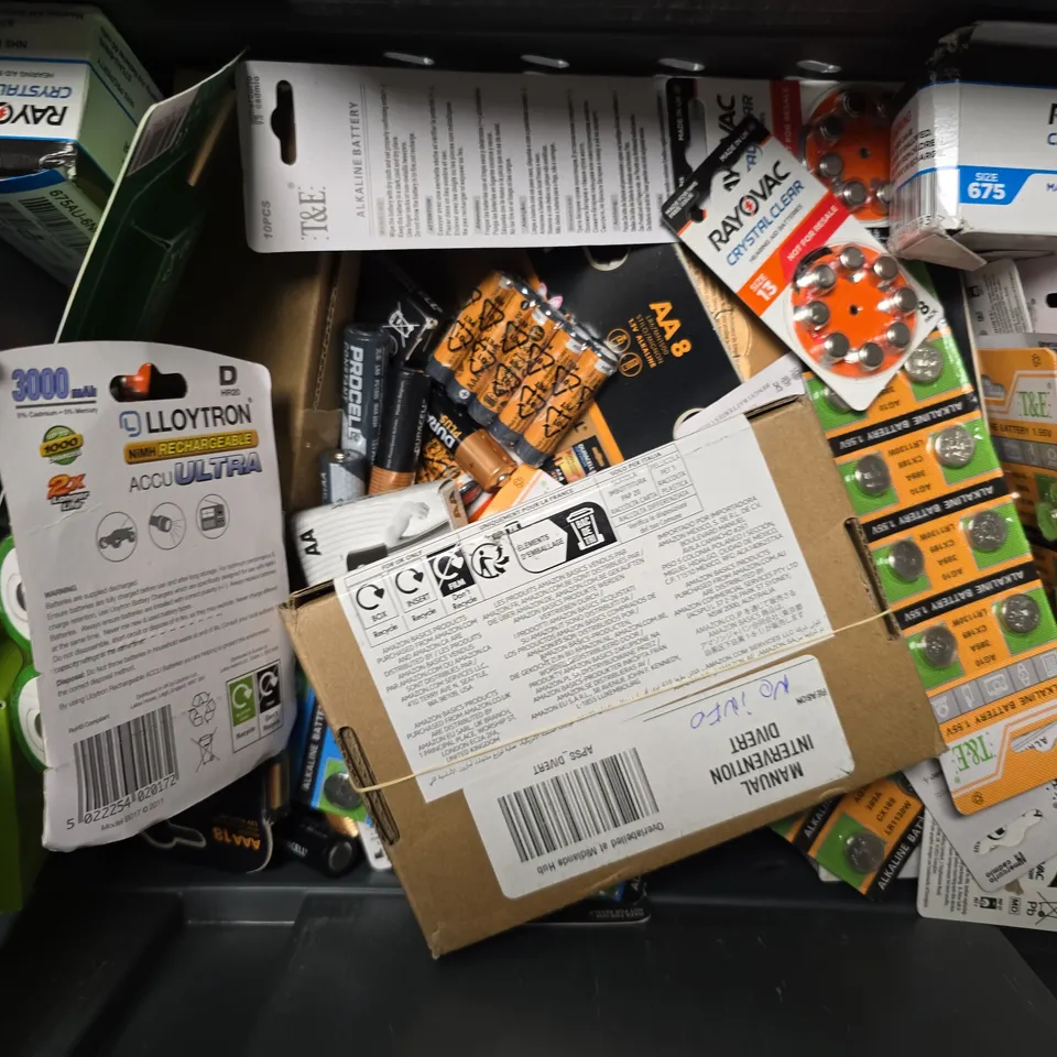 APPROXIMATELY 15 ASSORTED BATTERYS TO INCLUDE-  DURACELL LR44, LOGIK AA , JCB AAA ETC