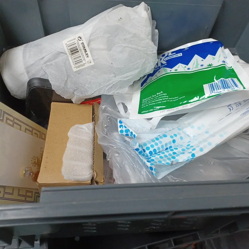BOX OF APPROXIMATELY 12 ASSORTED ITEMS TO INCLUDE - AMSTERDAM ACRYLIC , BLACKSPUR HEAVY DUTY STAPLE GUN , KOOL PAK ETC