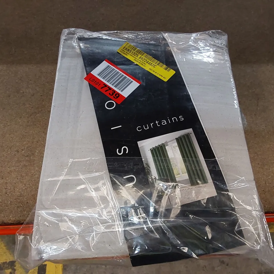 BAGGED 100% COTTON ROOM DARKENING EYELET CURTAINS - 117 X 183CM - GREEN (1 ITEM)