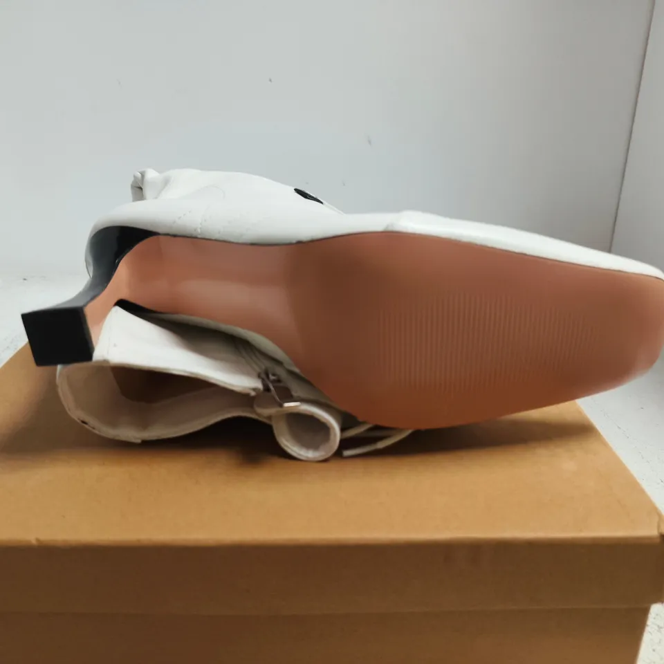 NII HAI THE BOXER BOOTS IN WHITE – WOMEN'S BOOTS, UK 8 (EU 42)
