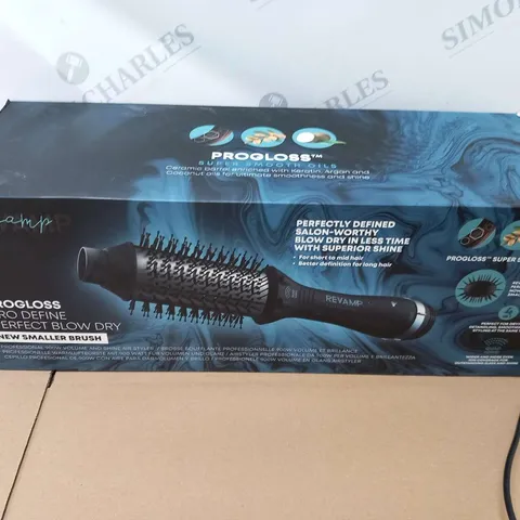BOXED REVAMP PROGLOSS PRO DEFINE PERFECT BLOW DRY / SMALLER BURSH