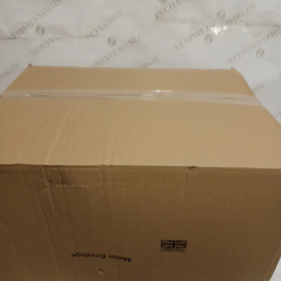 BOX TO CONTAIN APPROX. 100 X PADDED INTERIOR BUBBLE LINED POSTAL BAGS - APPROX. MEASUREMENTS W26CM, H35