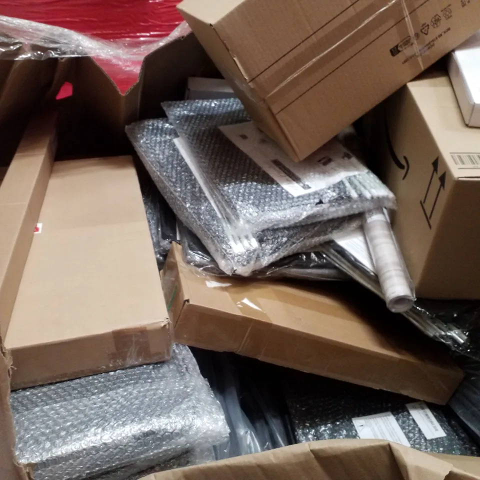 PALLET CONTAINING ASSORTED PRODUCTS INCLUDING PAMPAS GRASS DECOR, POTTY TOILET SEAT, ADJUSTABLE HIGH SPEED HOMOGENIZER & WASHING BASKETS