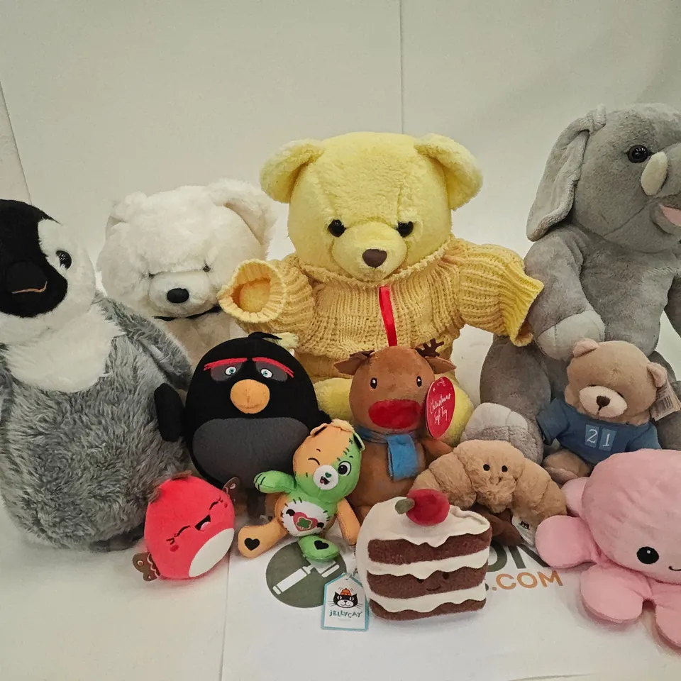 LOT OF 12 ASSORTED PLUSHIES TO INCLUDE JELLYCAT