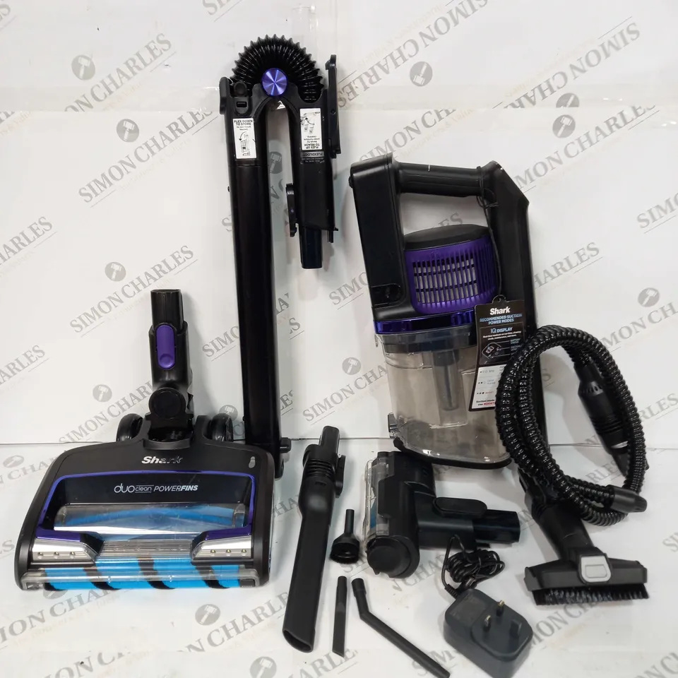 BOXED SHARK COMPLETE HOME CORDLESS STICK VACUUM