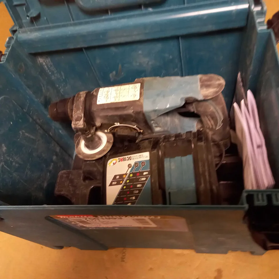 MAKITA DHR242RMJ 18 V LI-ION LXT BRUSHLESS ROTARY HAMMER COMPLETE WITH 2 X 4.0 AH LI-ION BATTERIES AND CHARGER IN A MAKPAC CASE