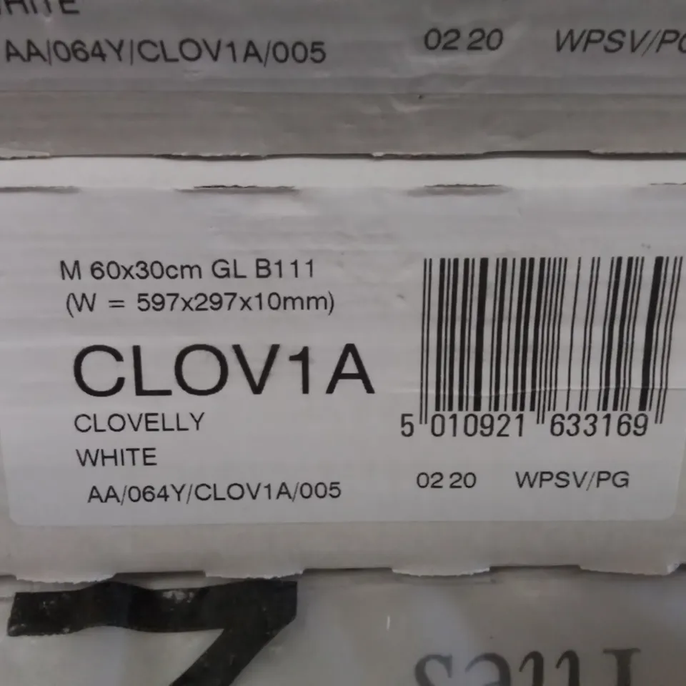 PALLET TO CONTAIN APPROXIMATELY 40 X PACKS OF JOHNSON CLOVELLY WHITE GLAZED WALL & FLOOR TILES - 5 TILES PER PACK // TILE SIZE: 597 X 297 X 10MM