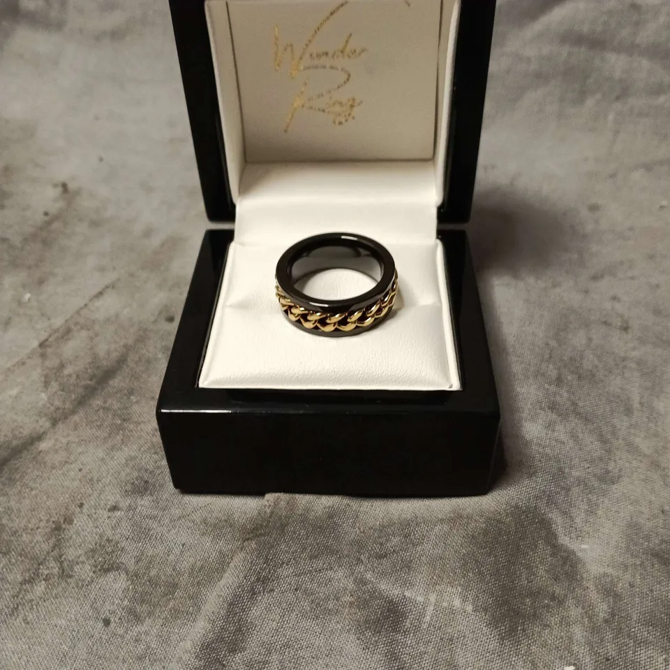WONDER RING BLACK WITH GOLD DETAIL IN BLACK BOX