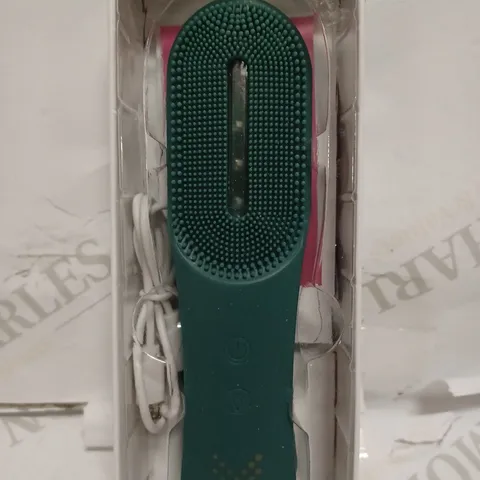 MAGNITONE XO LIGHTS OUT TRI COLOUR LED SILICONE CLEANSING BRUSH	